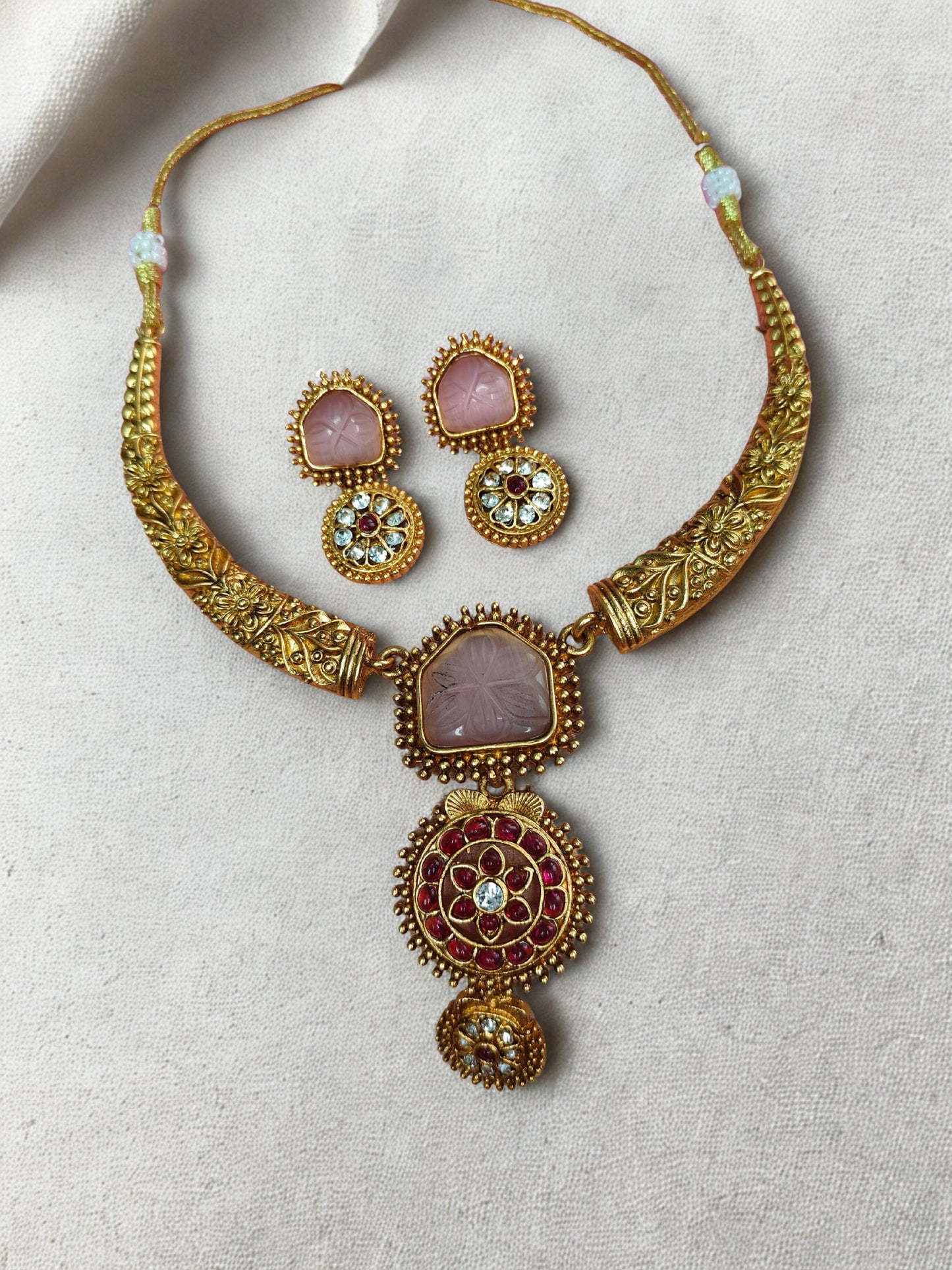 monalisa stone necklace