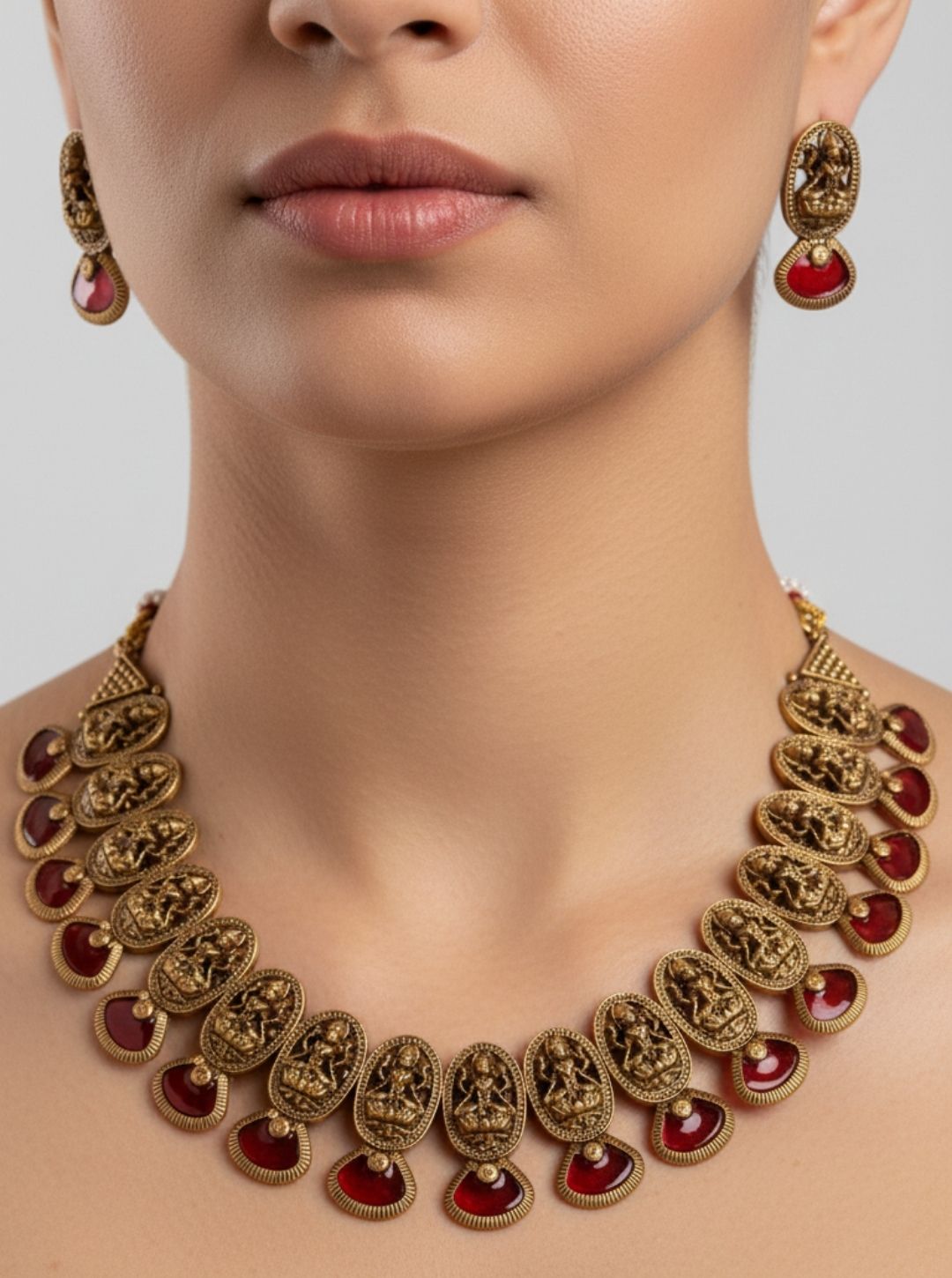 EMERALD TEMPLE NECKLACE