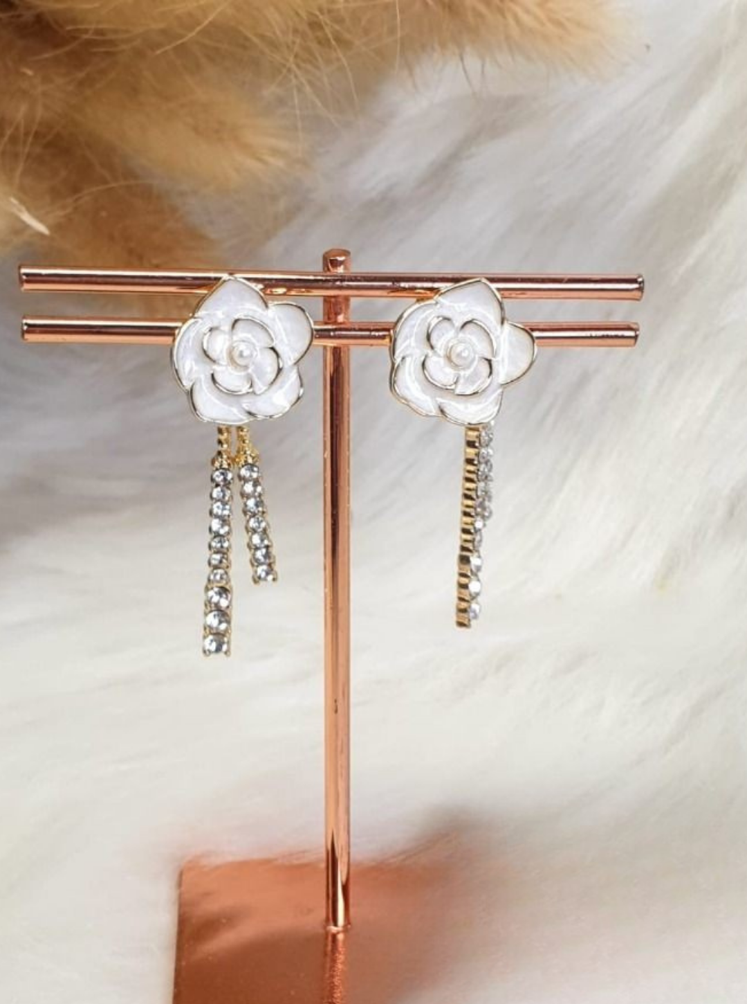 PEARL DRAPE EARRINGS