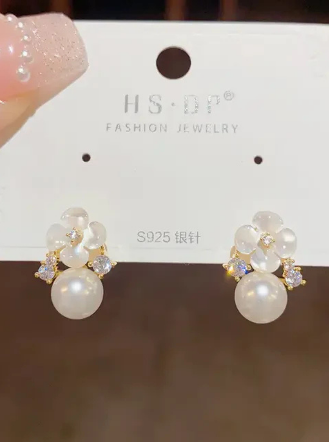 Timeless floral pearl earrings with crystal sparkle – Ladybreeze