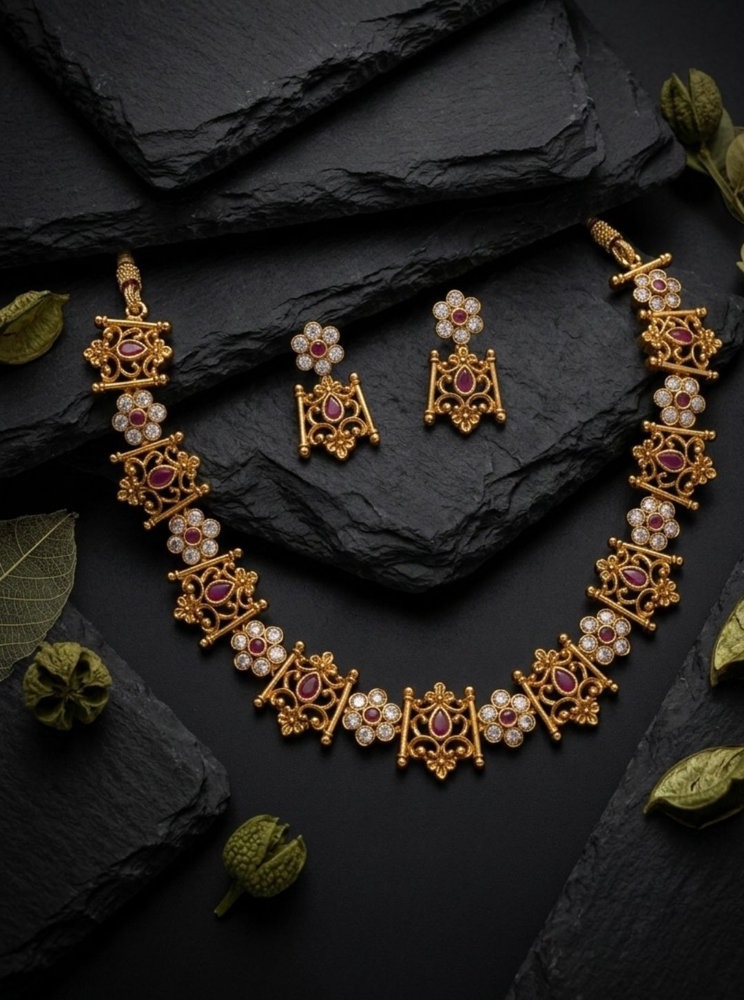 ANTIQUE MOTIF HERITAGE NECKLACE