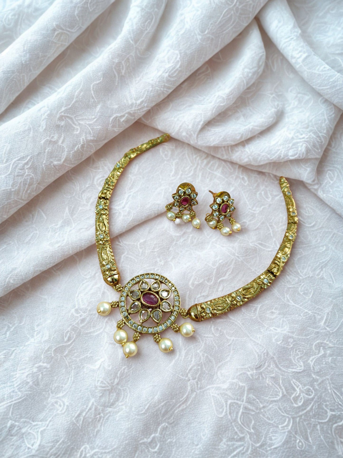 KANTI CHOKER NECKLACE