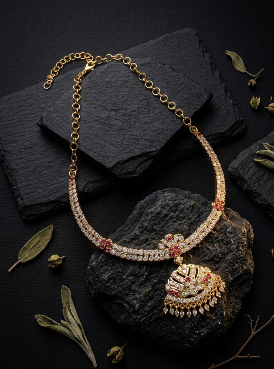 VANYA ROYAL SWAN NECKLACE