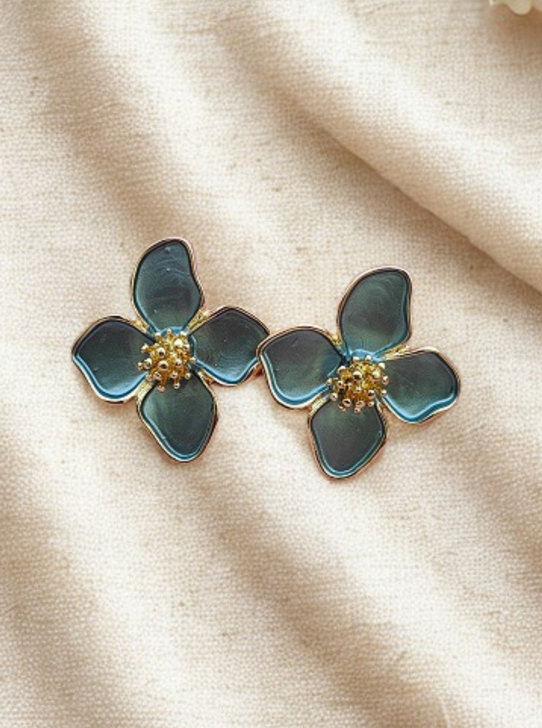 FLORAL STUD EARRINGS