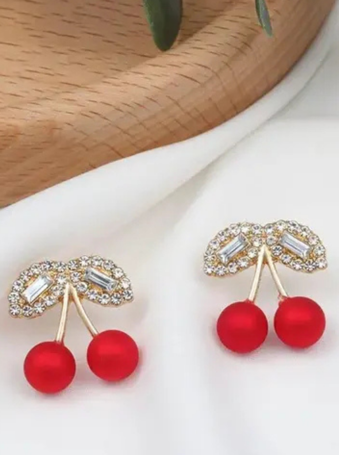 CHERRY SPARKLE EARRINGS