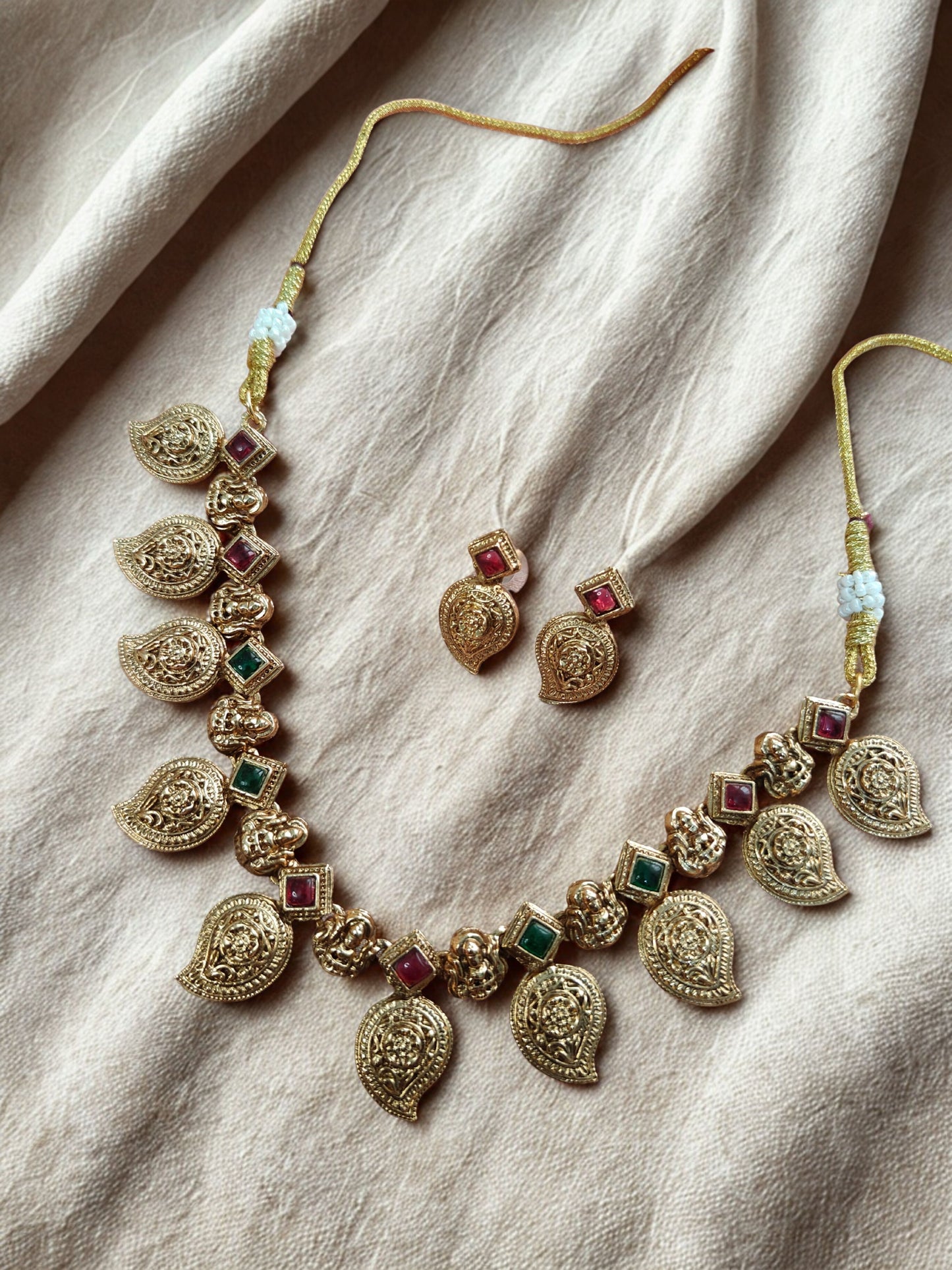 MANGO-MALAI CHOKER NECKLACE