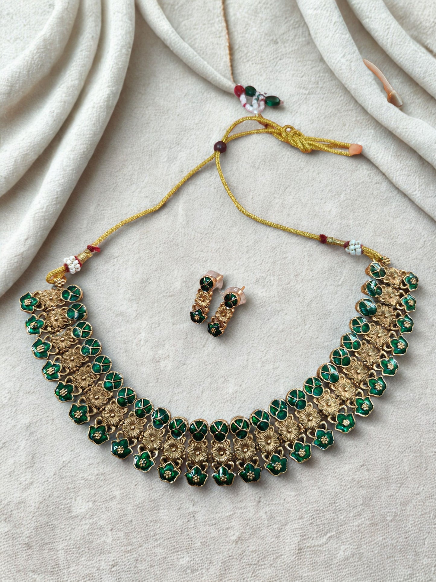 Floral choker necklace