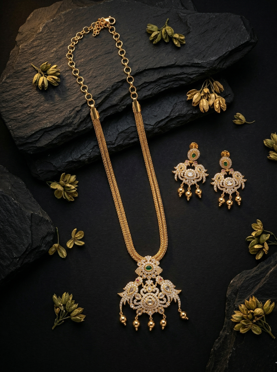 EMERADEVI CHAIN-PENDANT NECKLACE