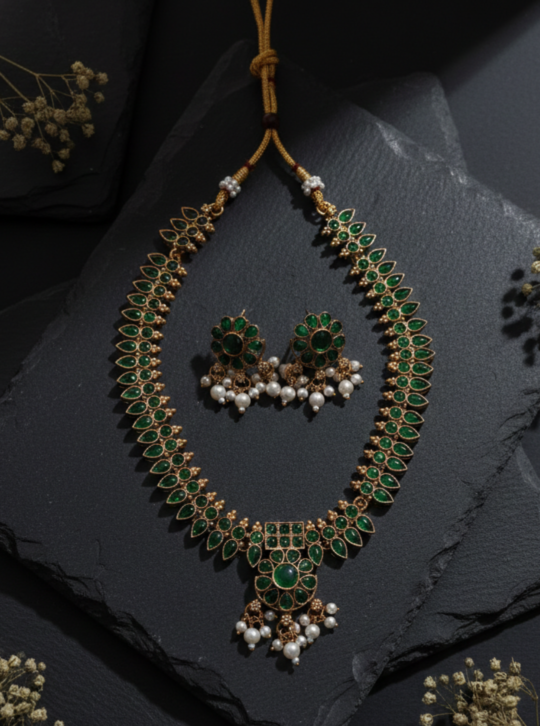 SAANVI BLOOM NECKLACE SET