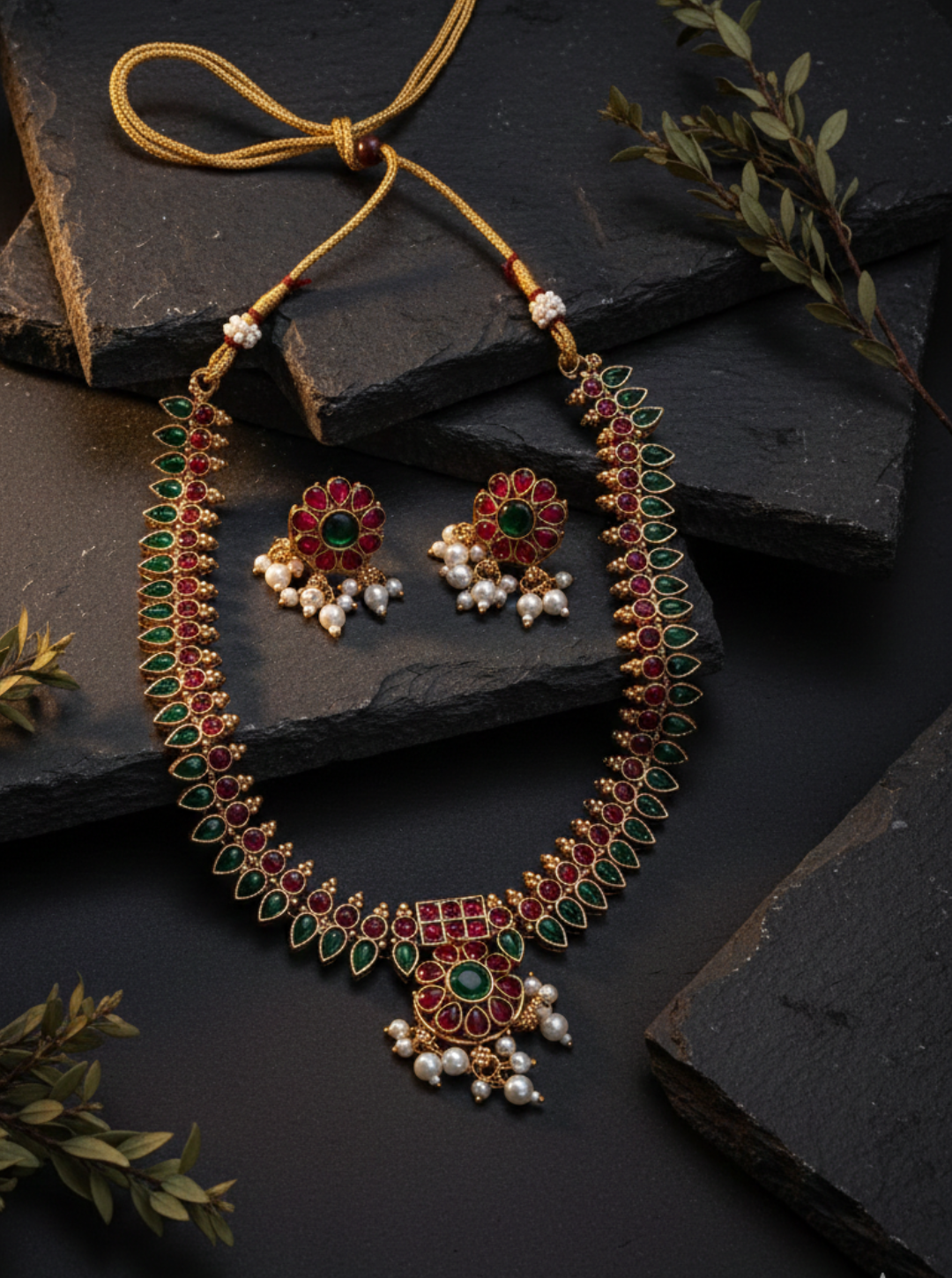 SAANVI BLOOM NECKLACE SET