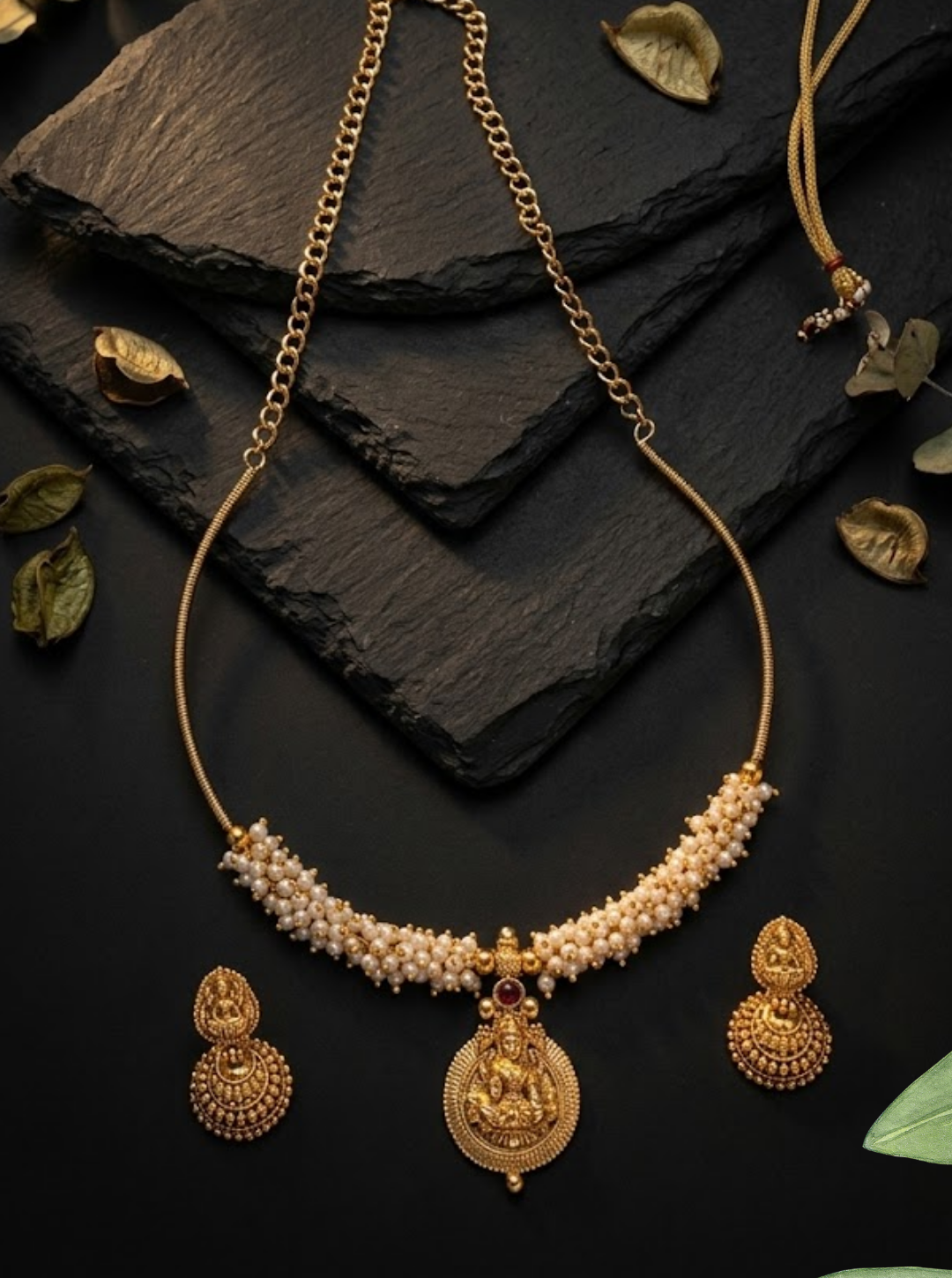 BHAVANA PEARL NECKLACE