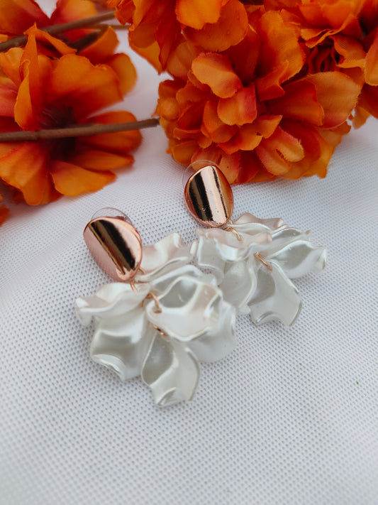 WHITE PETAL GRACE EARRINGS