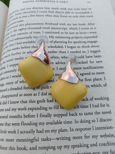 MULTICOLOR BUD EARRINGS