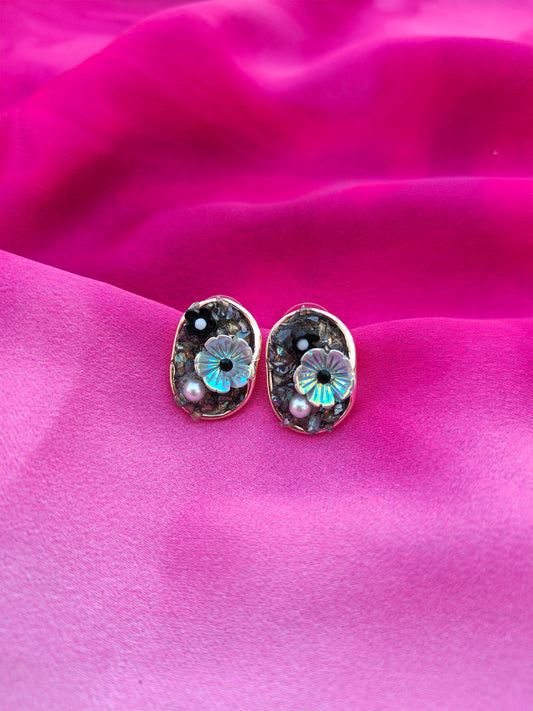 MOONPOND BLOSSOM EARRINGS