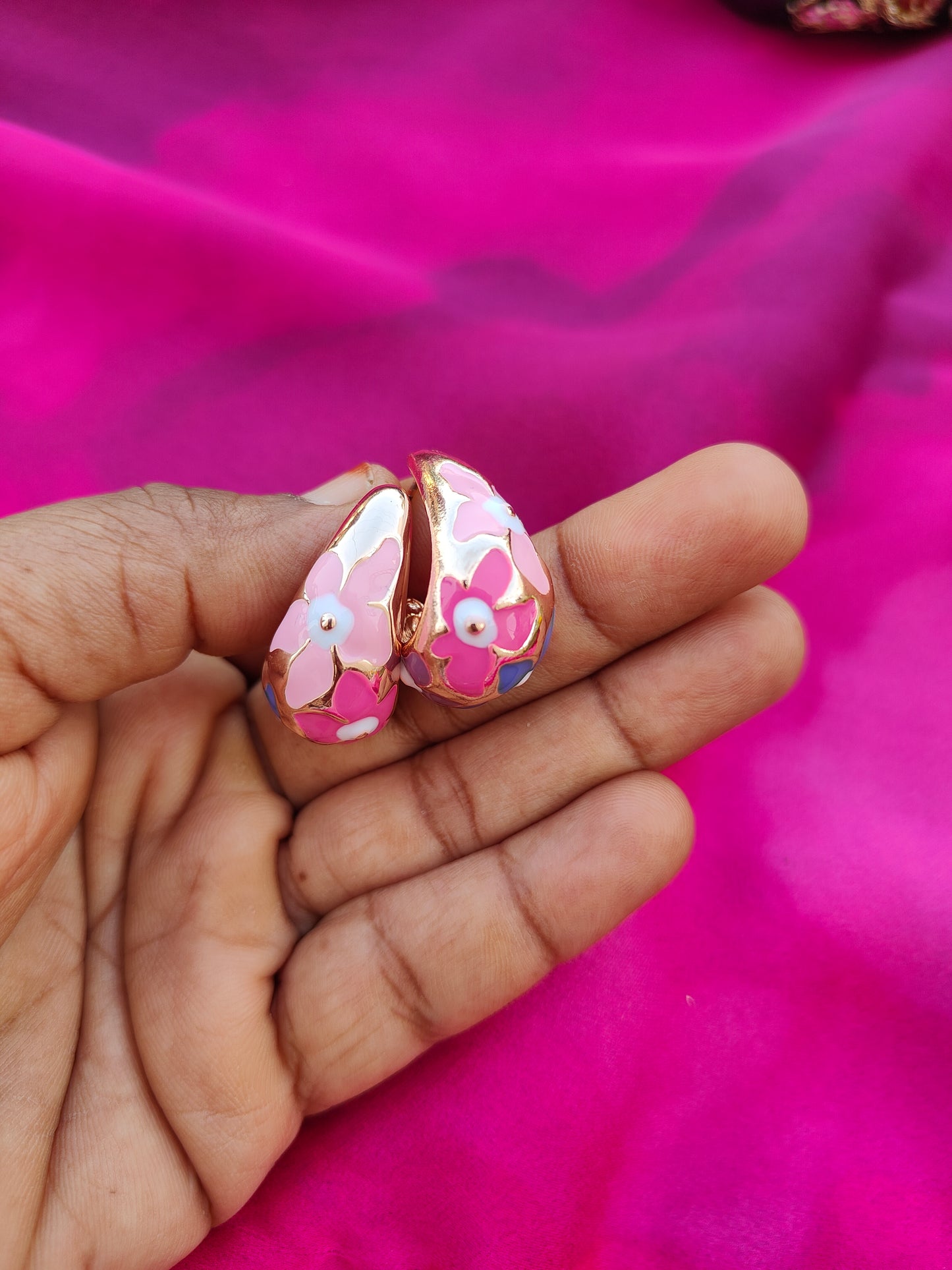 ROSY TEILIGHT CHARM EARRINGS
