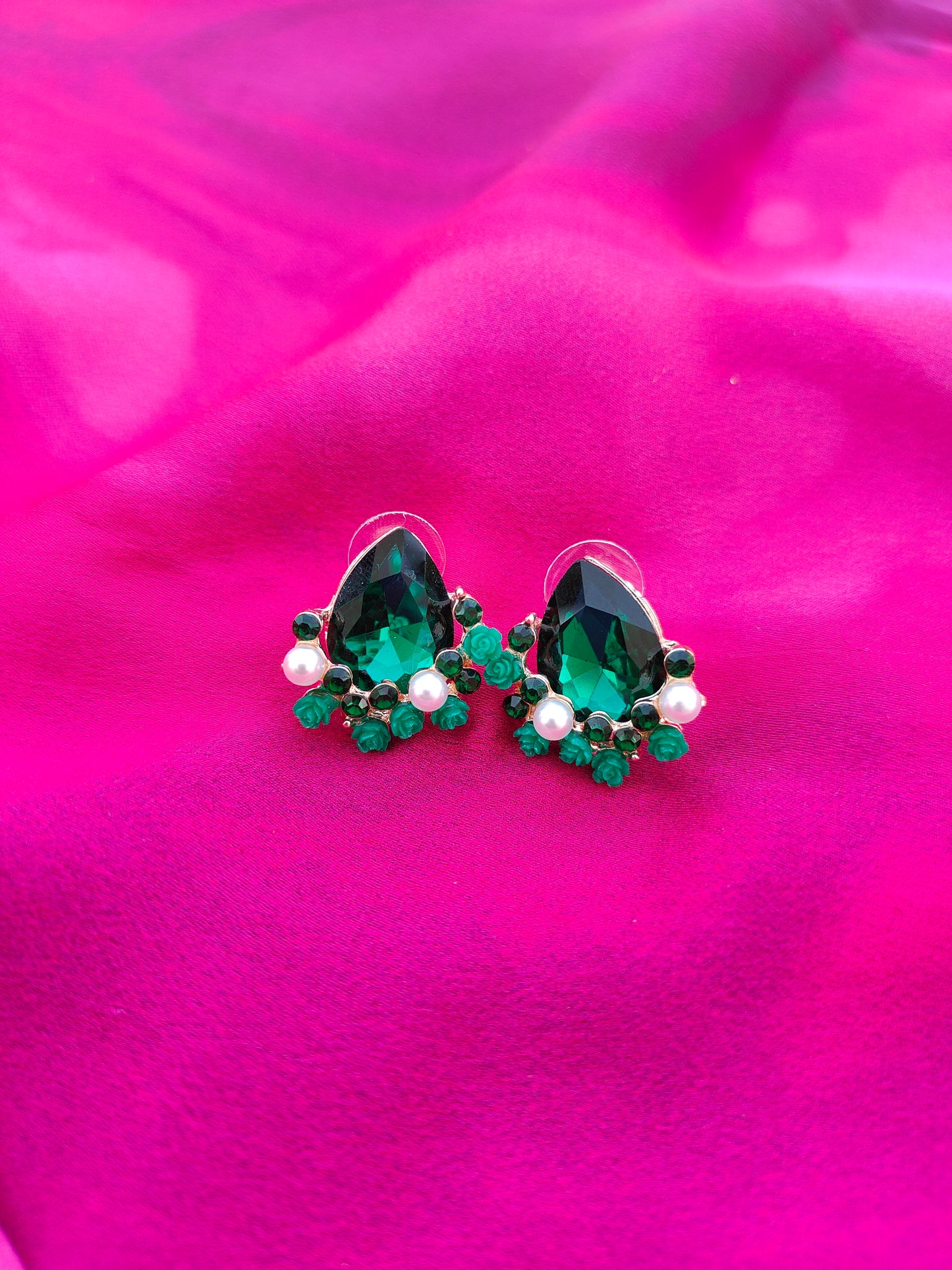 MEADOW PEARL CHARM EARRINGS