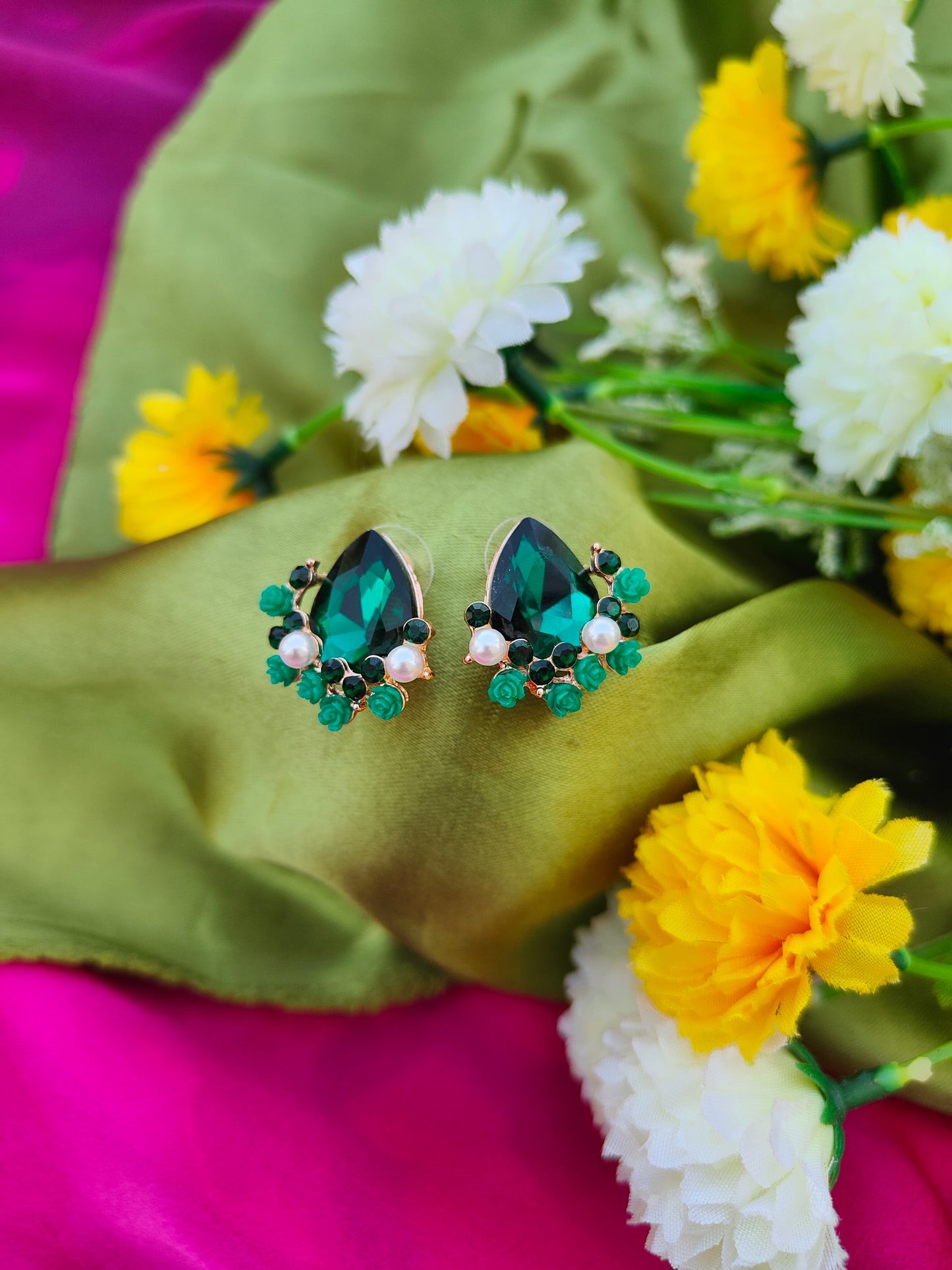 MEADOW PEARL CHARM EARRINGS