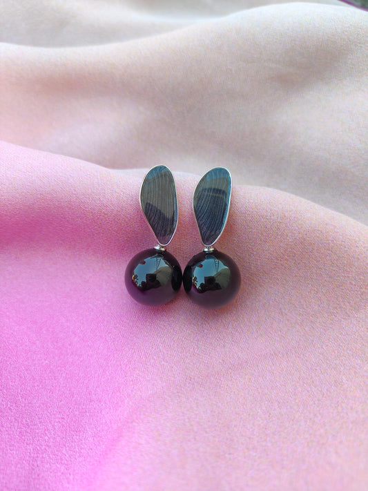 GLOSSY BLACK DROP EARRINGS
