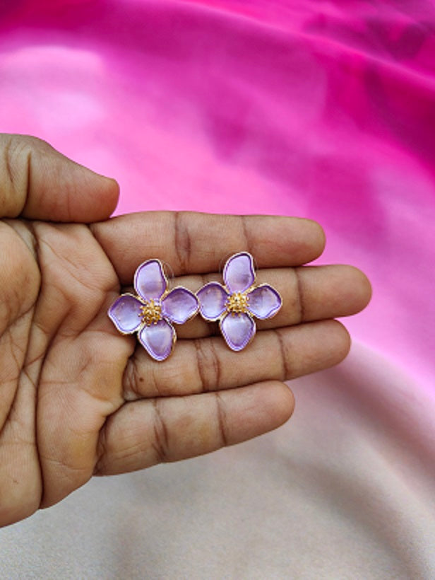 FLORAL STUD EARRINGS