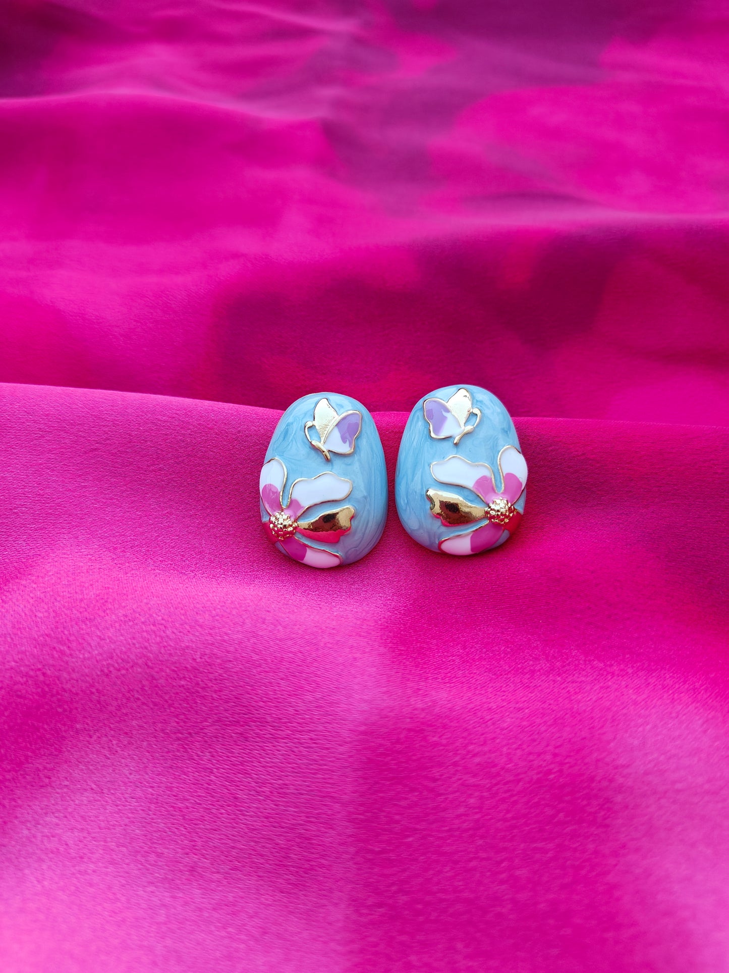 LILAC FANTASY BOW EARRINGS