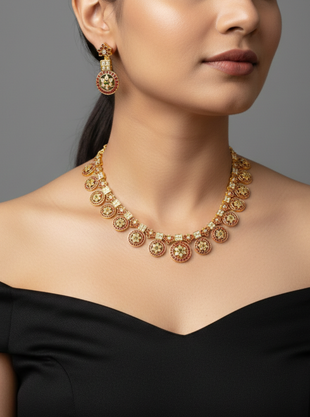 ANTIQUE MOTIF NECKLACE