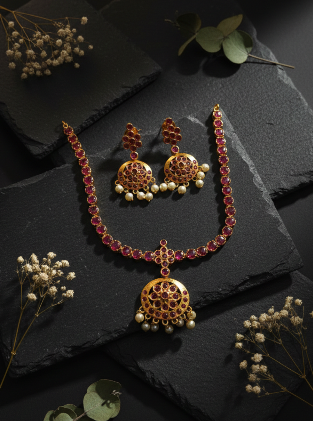 TRADITIONAL RUBY EMERALD NECKLACE