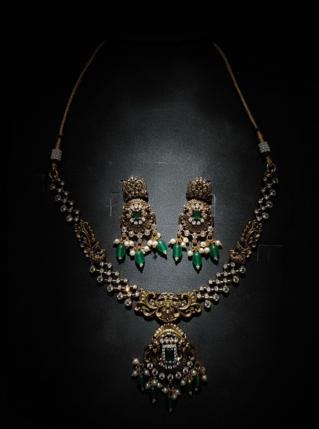 EMERALD DROP ANTIQUE NECKLACE