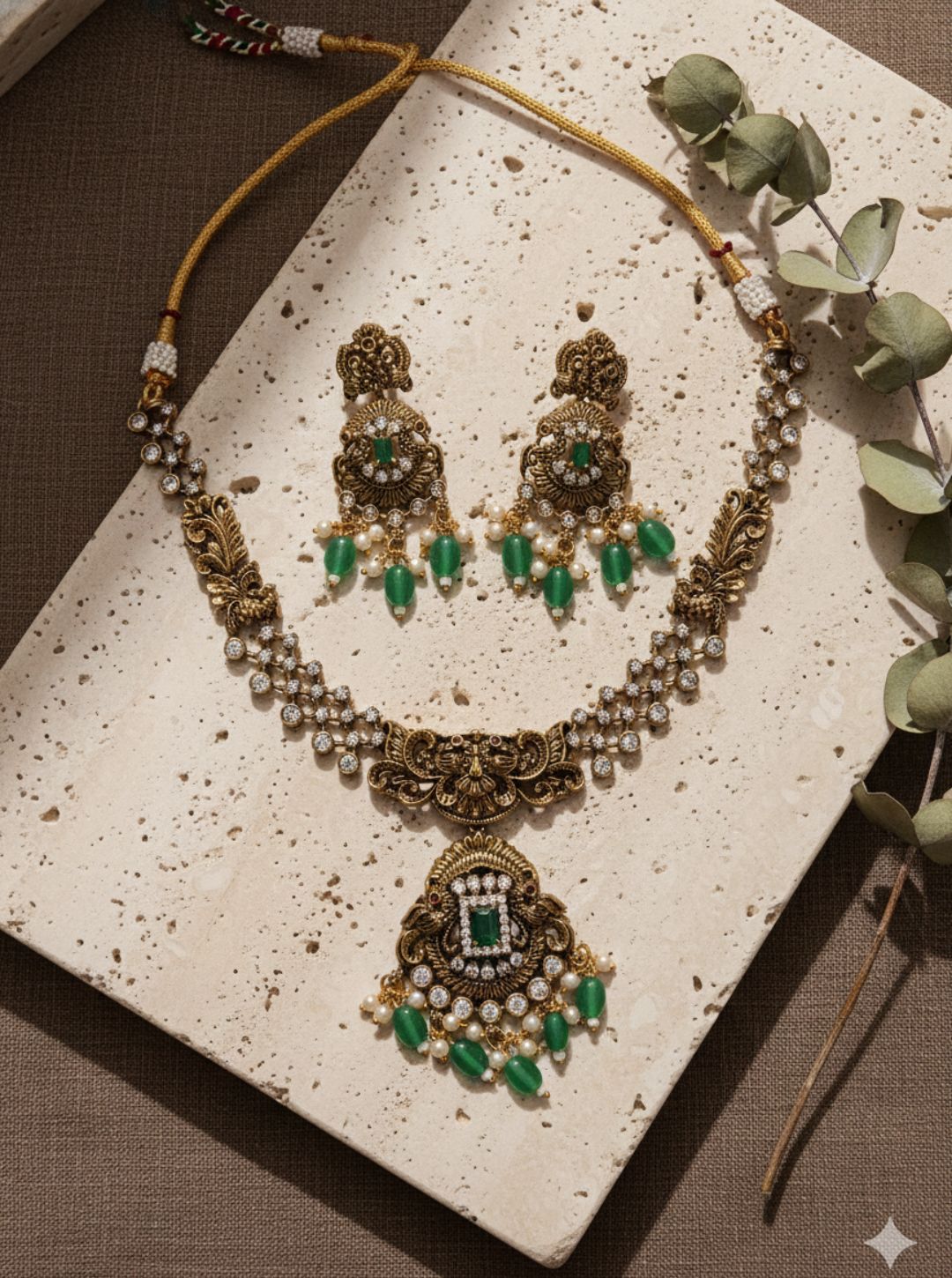 EMERALD DROP ANTIQUE NECKLACE