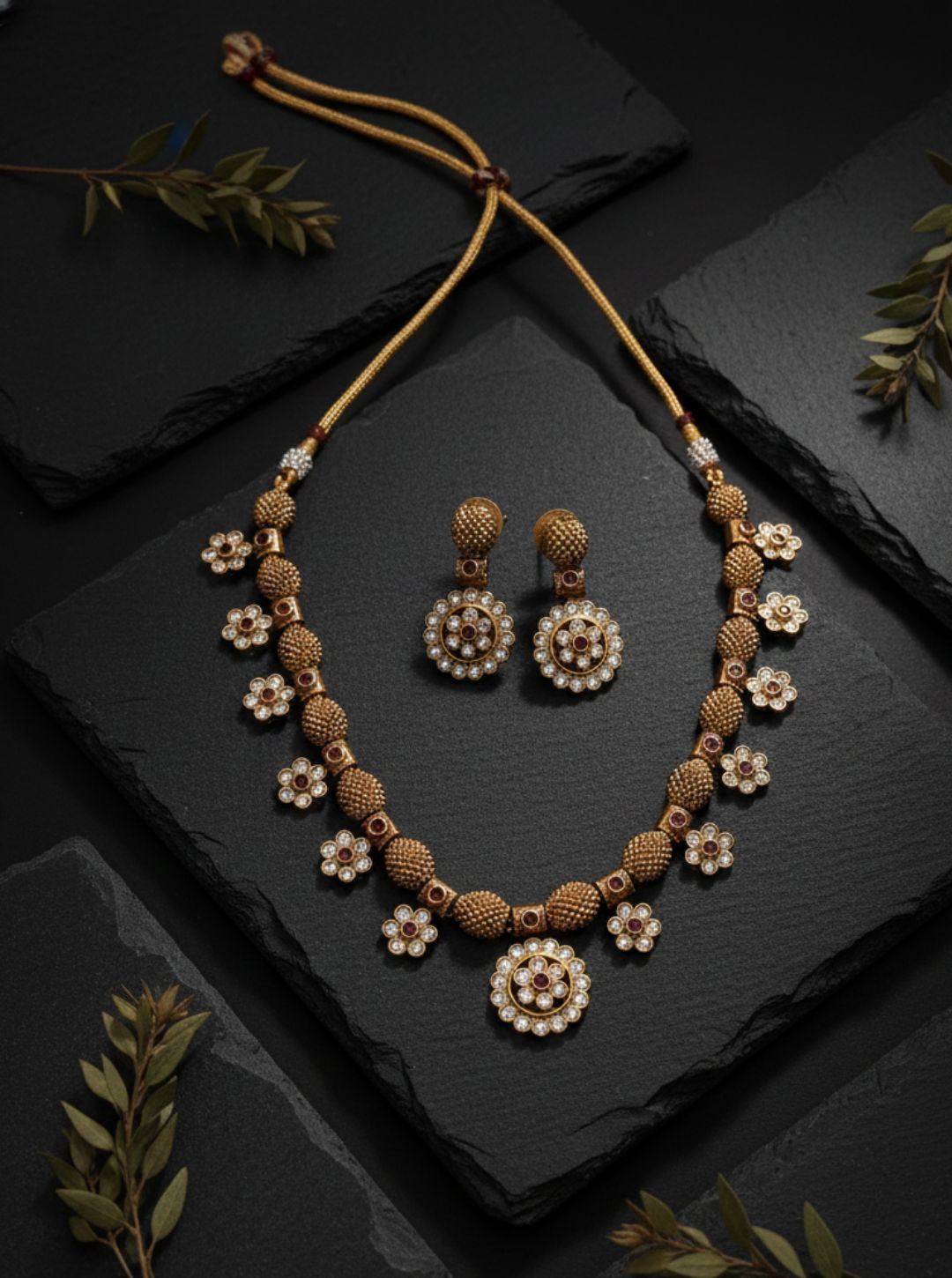 ANTIQUE FLORAL NECKLACE