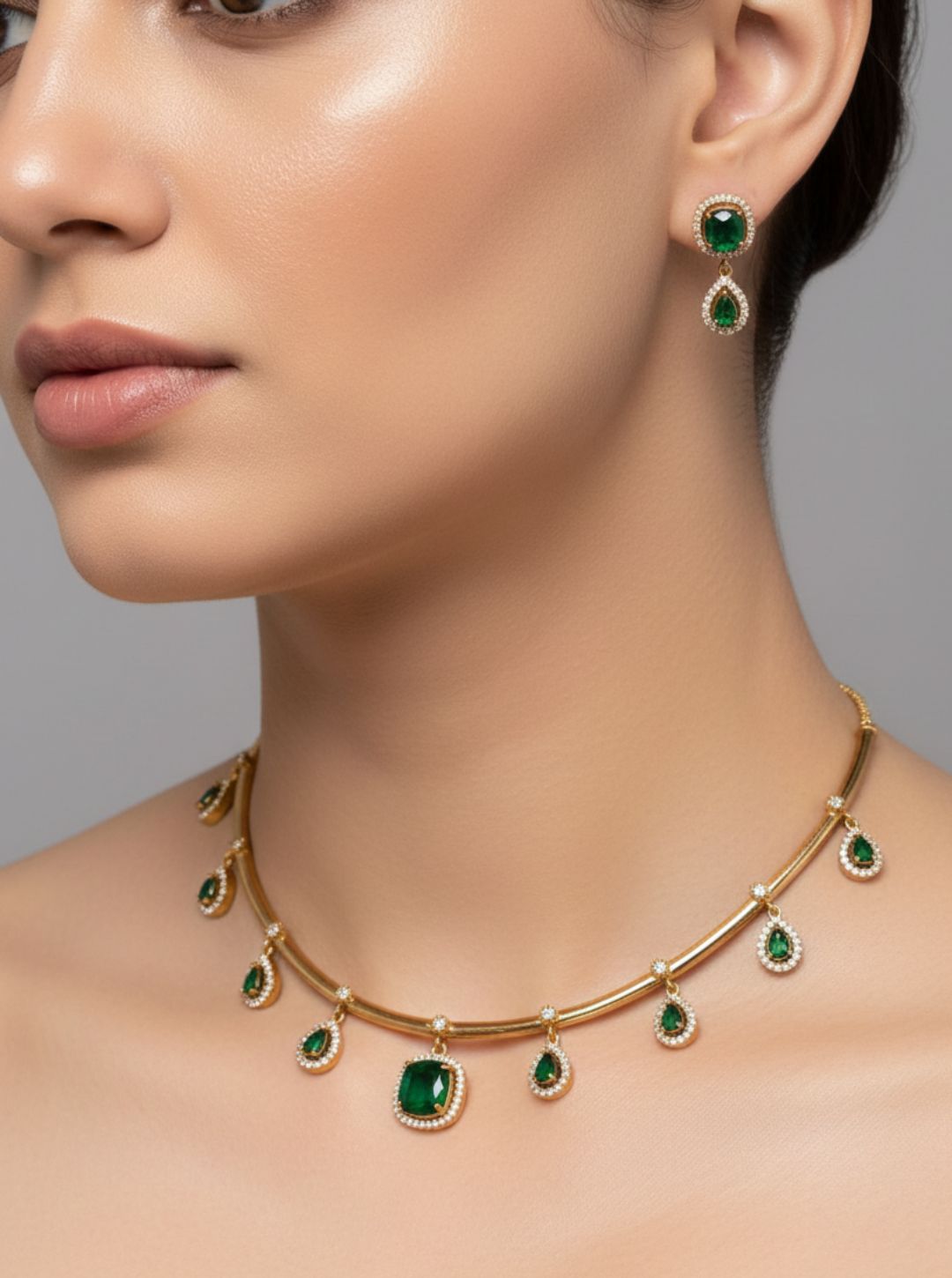 EMERALD LUXURY NECKLACE