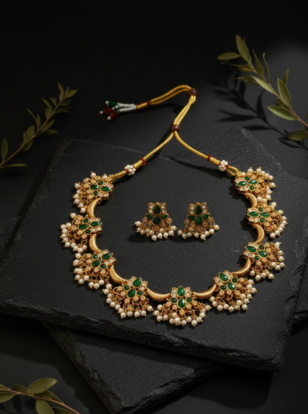 EMERALS FLORAL PEARL NECKLACE