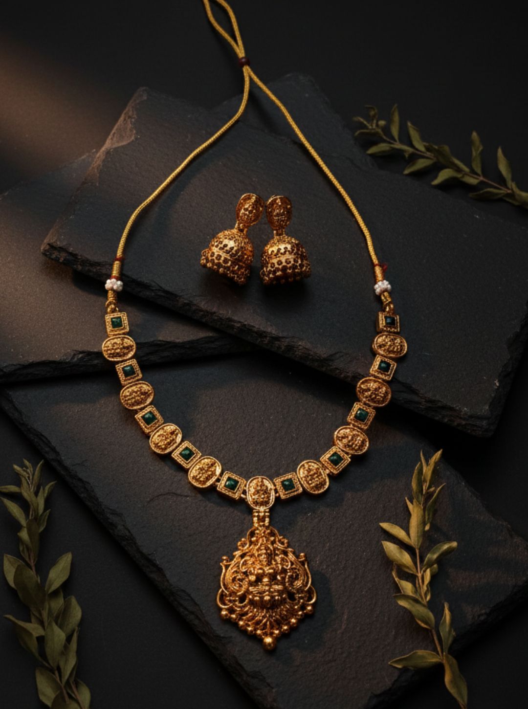 DUAL-COLOR EMERALD TEMPLE NECKLACE