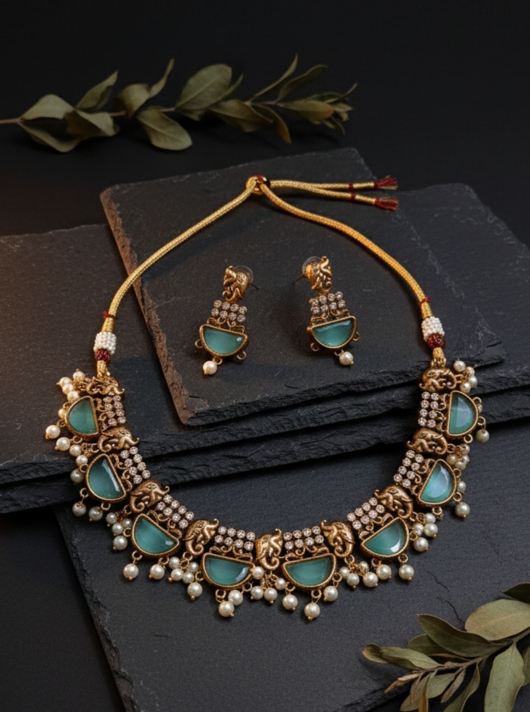 DUAL EMRALD CHOKER NECKLACE