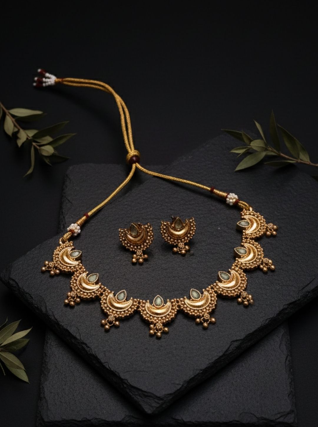 MOONCREST ANTIQUE NECKLACE