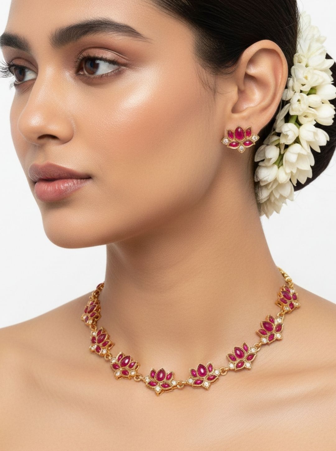 EMERALD BLOOM FLORAL NECKLACE