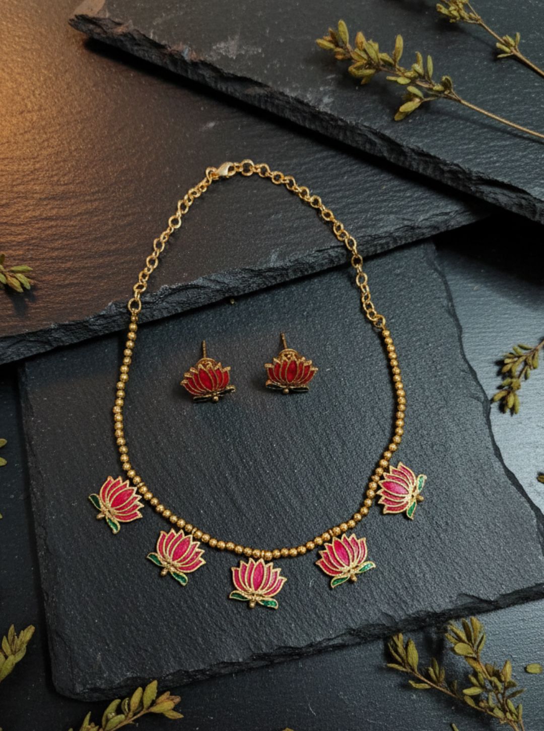LOTUS MOTIF NECKLACE