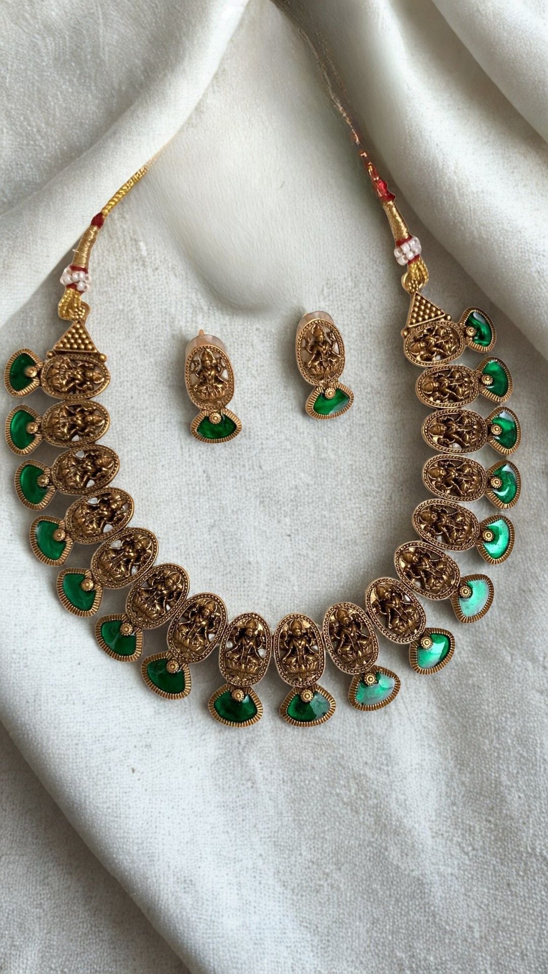 EMERALD TEMPLE NECKLACE