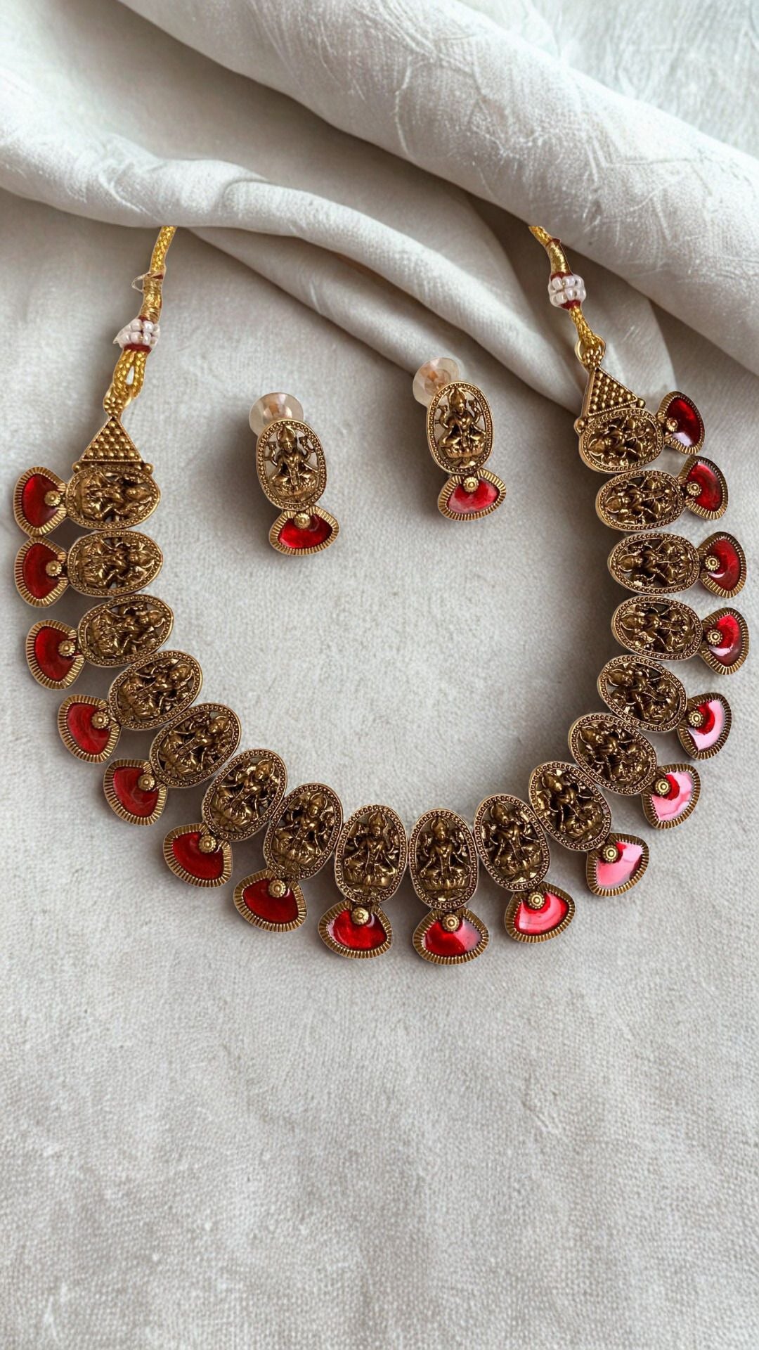 EMERALD TEMPLE NECKLACE