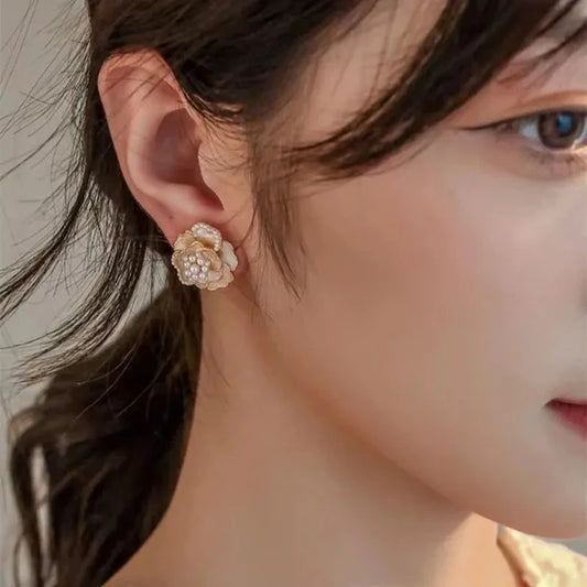 WHITE ROSE EARRINGS