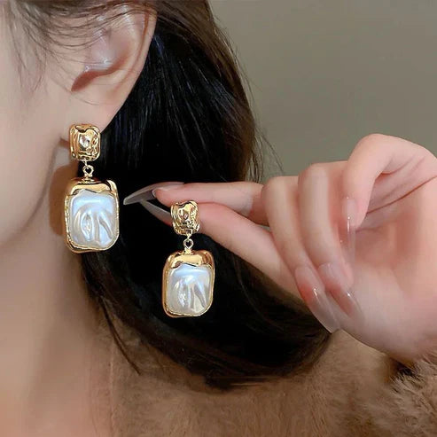 VINTAGE GLOSSY EARRINGS