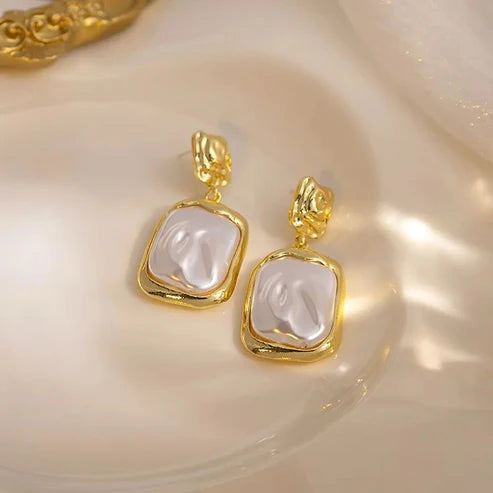 VINTAGE GLOSSY EARRINGS