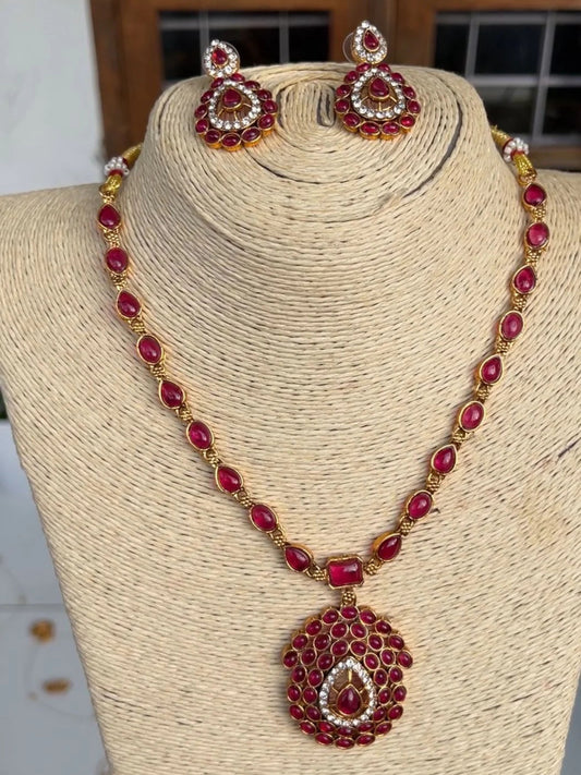CRIMSON TEARDROP NECKLACE