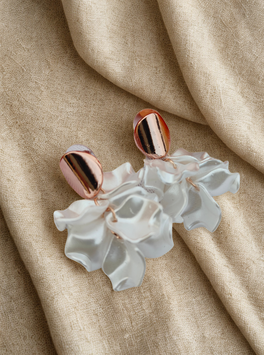 WHITE PETAL GRACE EARRINGS