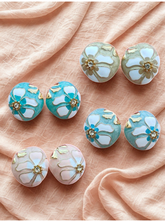 Pastel blush bloom floral earrings with gold accents – Ladybreeze